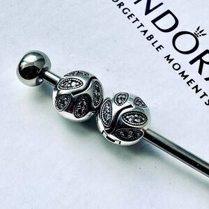 Pandora Sparkling Leaves Clip with Clear Cz